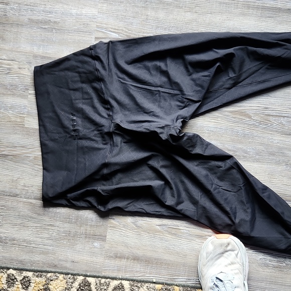 Cleanout Sale!! 🔥🔥 Dropped Prices!🤑SheFit workout pants, black, size 2 Luxe - Picture 3 of 4
